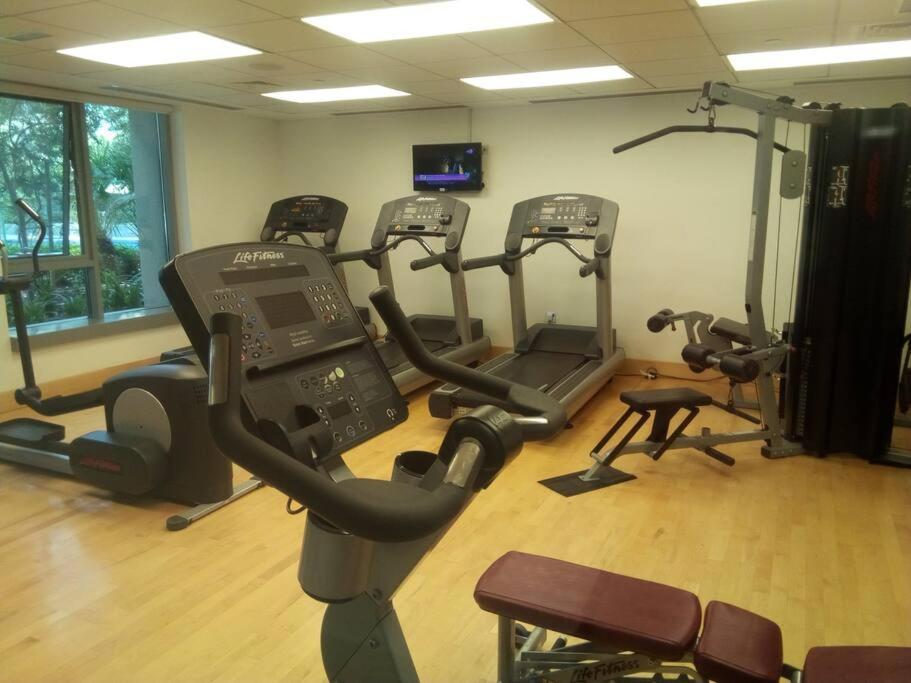 شقة Luxurious Near Burj Khalifa & Mall دبي