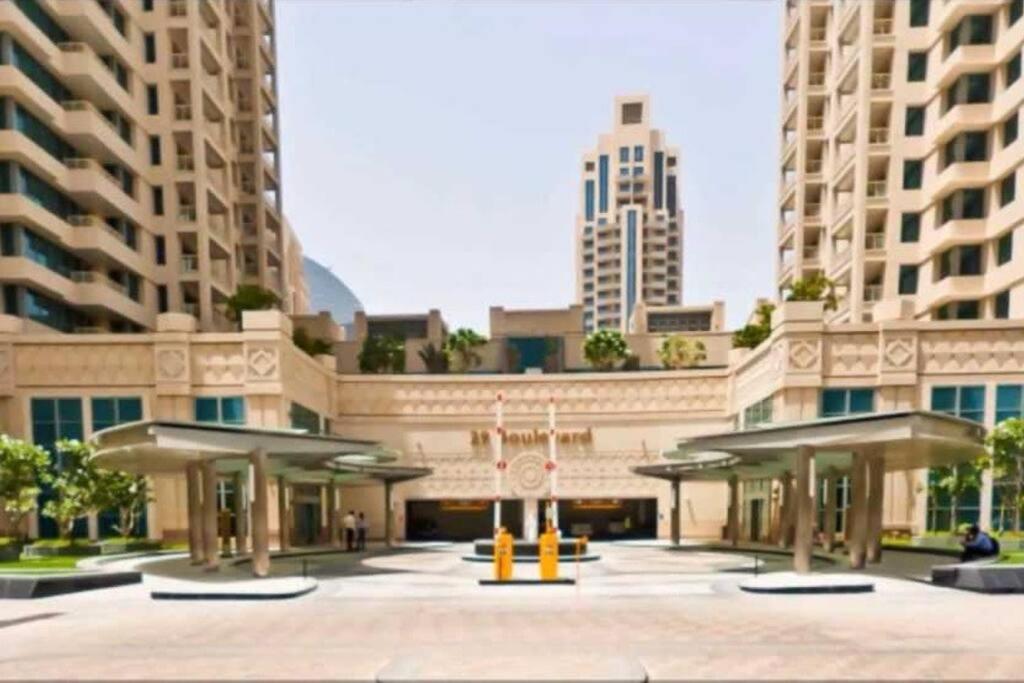 Apartment Luxurious Near Burj Khalifa & Mall Dubai
