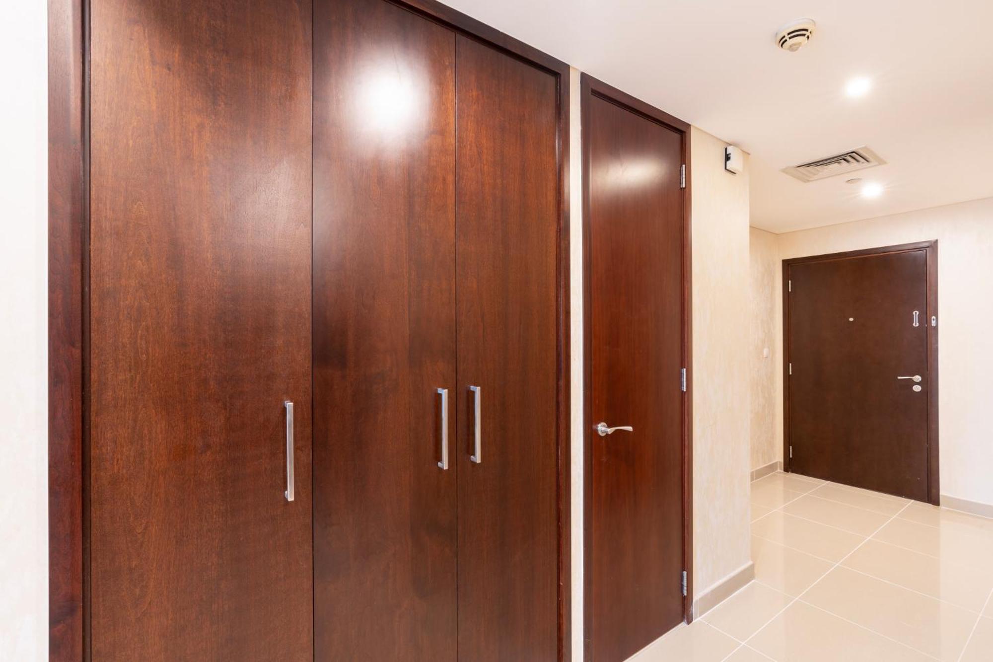 Apartment Luxurious Near Burj Khalifa & Mall
